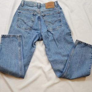 Levi's 550 size 8 Relaxed Fit & Tapered Leg Medium Wash